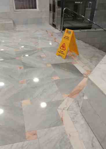 Resultado de abrillantado profesional en portales de comunidades en Madrid – Hispalimp